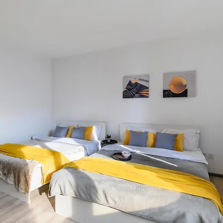 Квартира На 8-9 Человек С Видом На Город 36 Almaty Exterior photo
