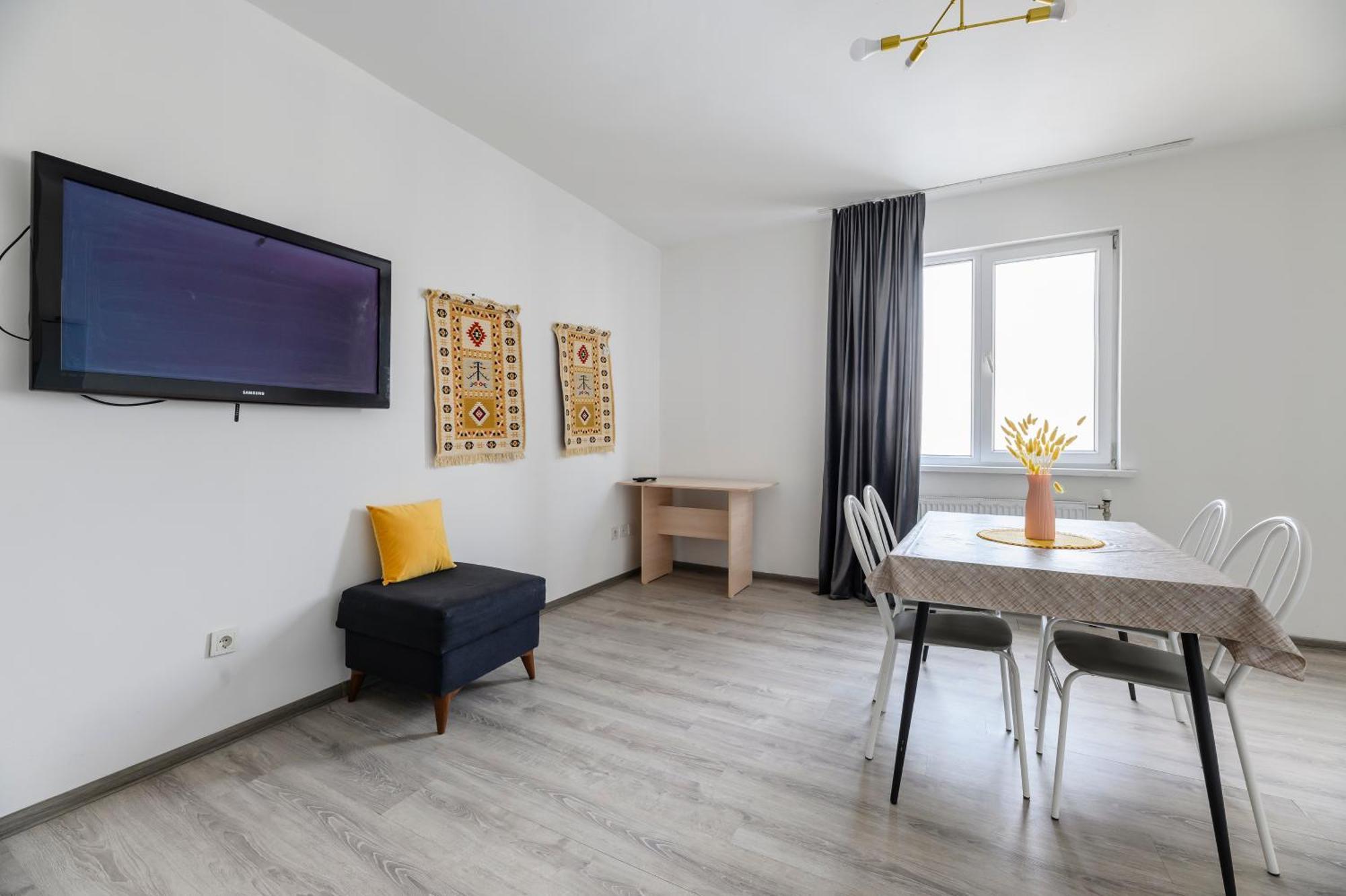 на 8-9 человек с видом на 36 Apartment Almaty